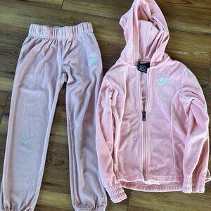 Nike Girl size 6 Pink Velour Sweat Suit Set with Pull-on pants and zip up Hoodie